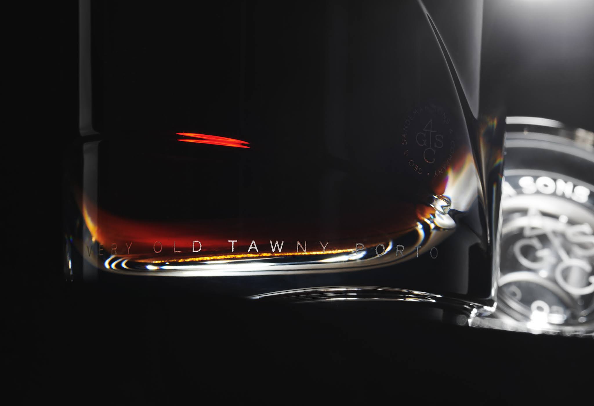 紫檀木水晶瓶的葡萄酒包裝非常奢華(圖9) 紫檀木水晶瓶的葡萄酒包裝非常奢華(圖9)