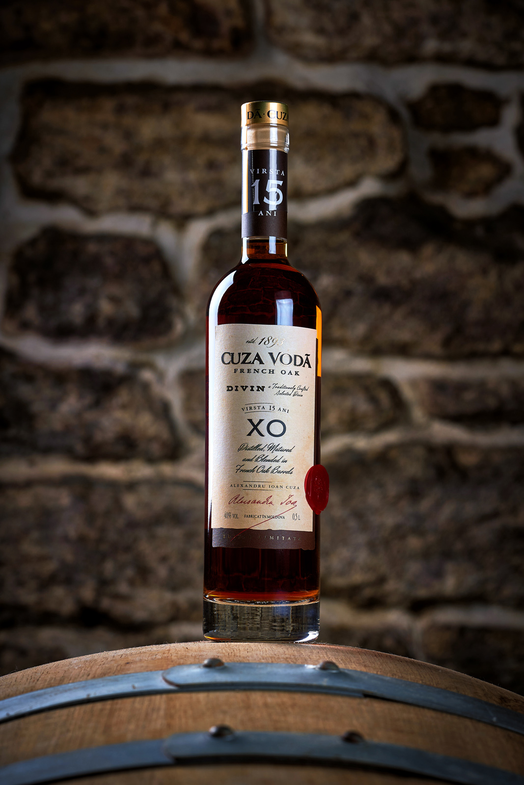 復古風格的白蘭地酒包裝這樣設計(圖2) 復古風格的白蘭地酒包裝這樣設計(圖2)