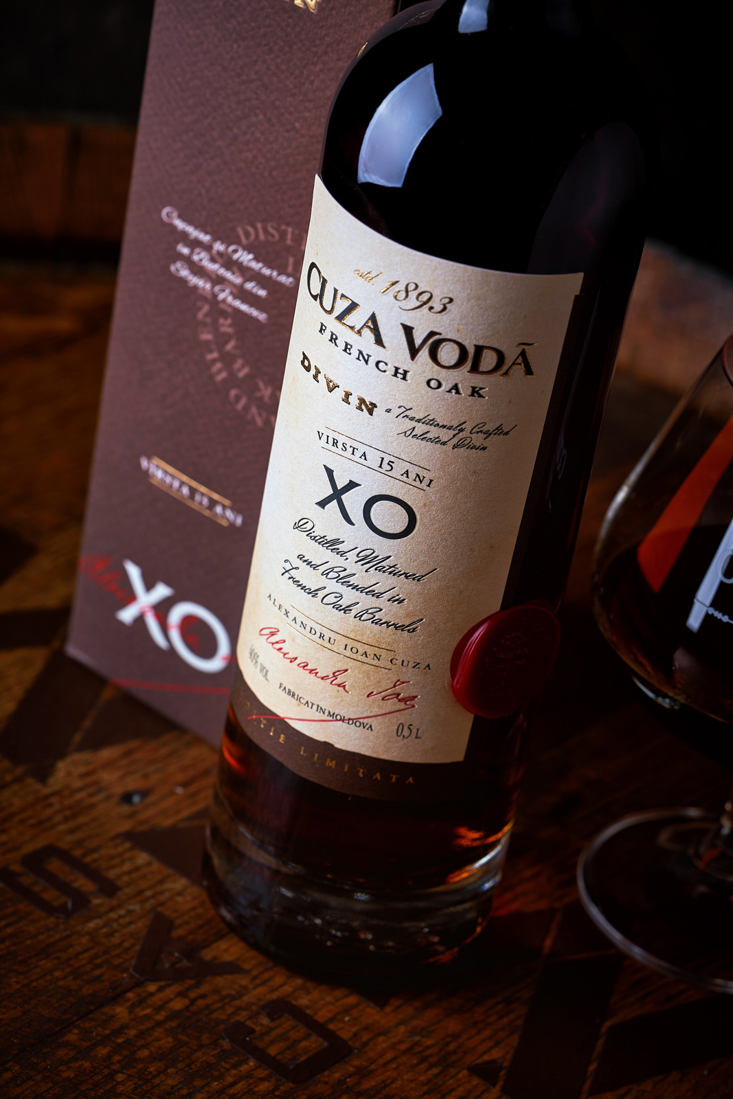 復古風格的白蘭地酒包裝這樣設計(圖4) 復古風格的白蘭地酒包裝這樣設計(圖4)